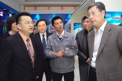 2010年，全國政協(xié)副主席、全國工商聯(lián)主席黃孟復視察天通裝備產(chǎn)業(yè)基地